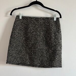H&M Classic Tweed mini Skirt - Black and White size 4